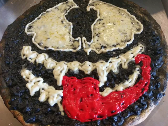 Venom Mac & Cheese Pizza, a past Frato’s specialty pizza in Schaumburg, IL