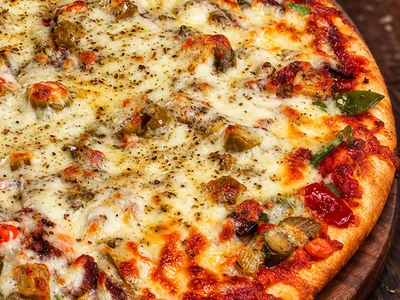 Frato’s Chicago-Style Italian Beef pizza