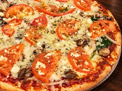 Frato’s Veggie Delight pizza